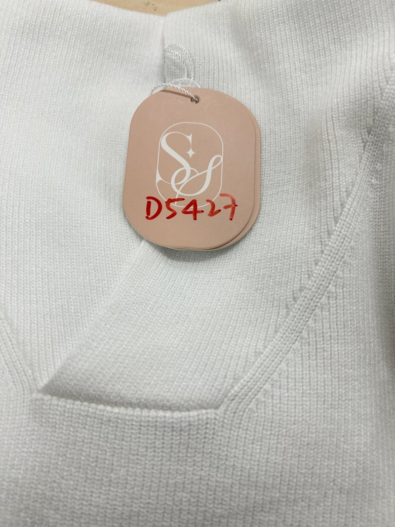 DEFECT | Odella Oversized Sweater Top in White in XS,S,M,XL DEFECT | Odella Oversized Sweater Top in White in XS,S,M,XL