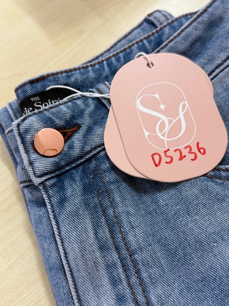 DEFECT | Solla Straight Cut Denim Jeans in Light Wash ( Petite Length ) in S