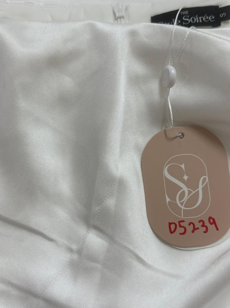 DEFECT | Sophina Sleeved Midi in White in S
