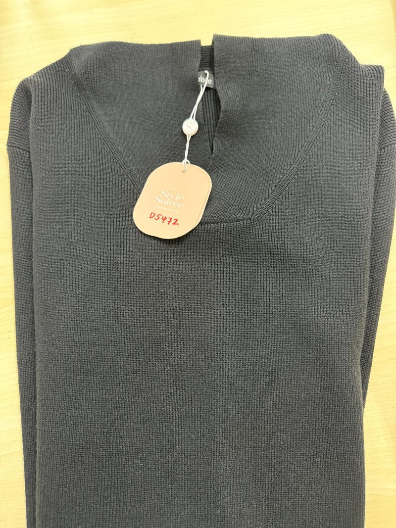 DEFECT | Odella Oversized Sweater Top in Black in XS,S,M