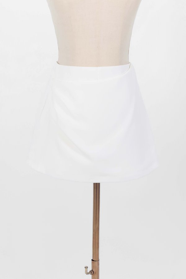 DEFECT | Rumi Ruched Skorts in White in M