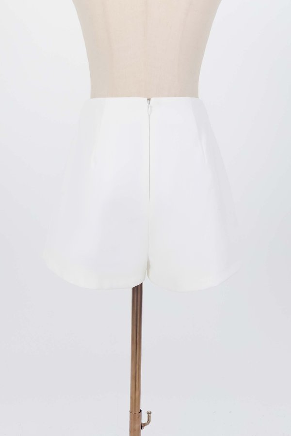 DEFECT | Rumi Ruched Skorts in White in M