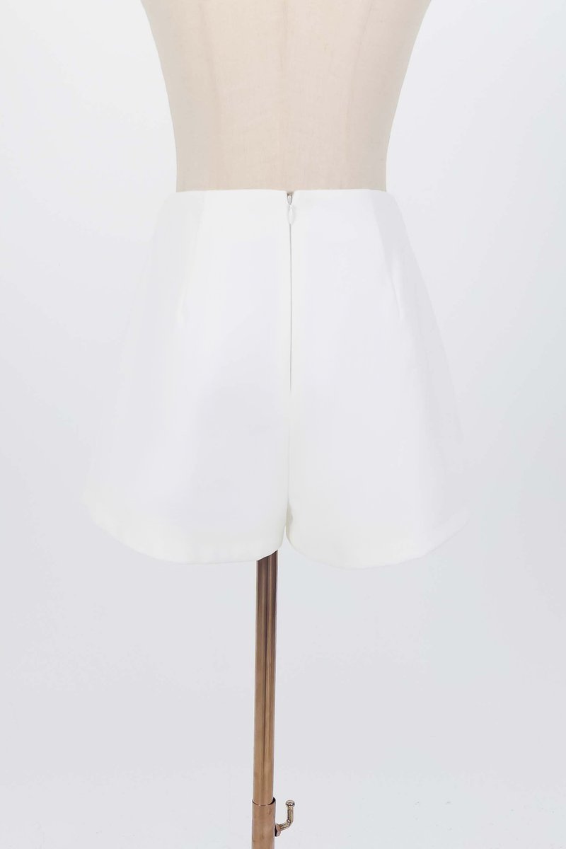 DEFECT | Rumi Ruched Skorts in White in M