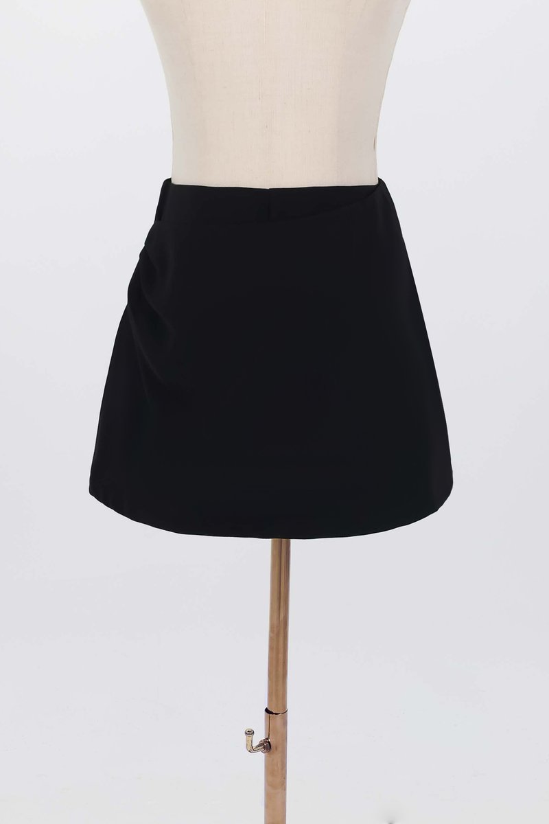 Rumi Ruched Skorts in Black