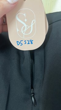 DEFECT | Pixa Pleated Highwaist Pants in Black ( Regular Length ) in M DEFECT | Pixa Pleated Highwaist Pants in Black ( Regular Length ) in M