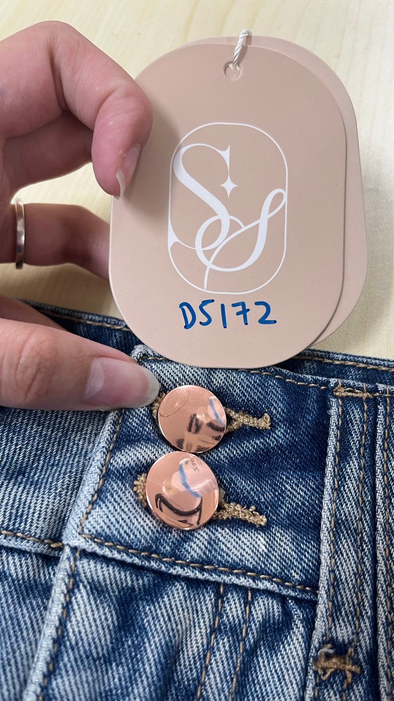 DEFECT | Danny Double Button Denim Skorts in Vintage Wash in S