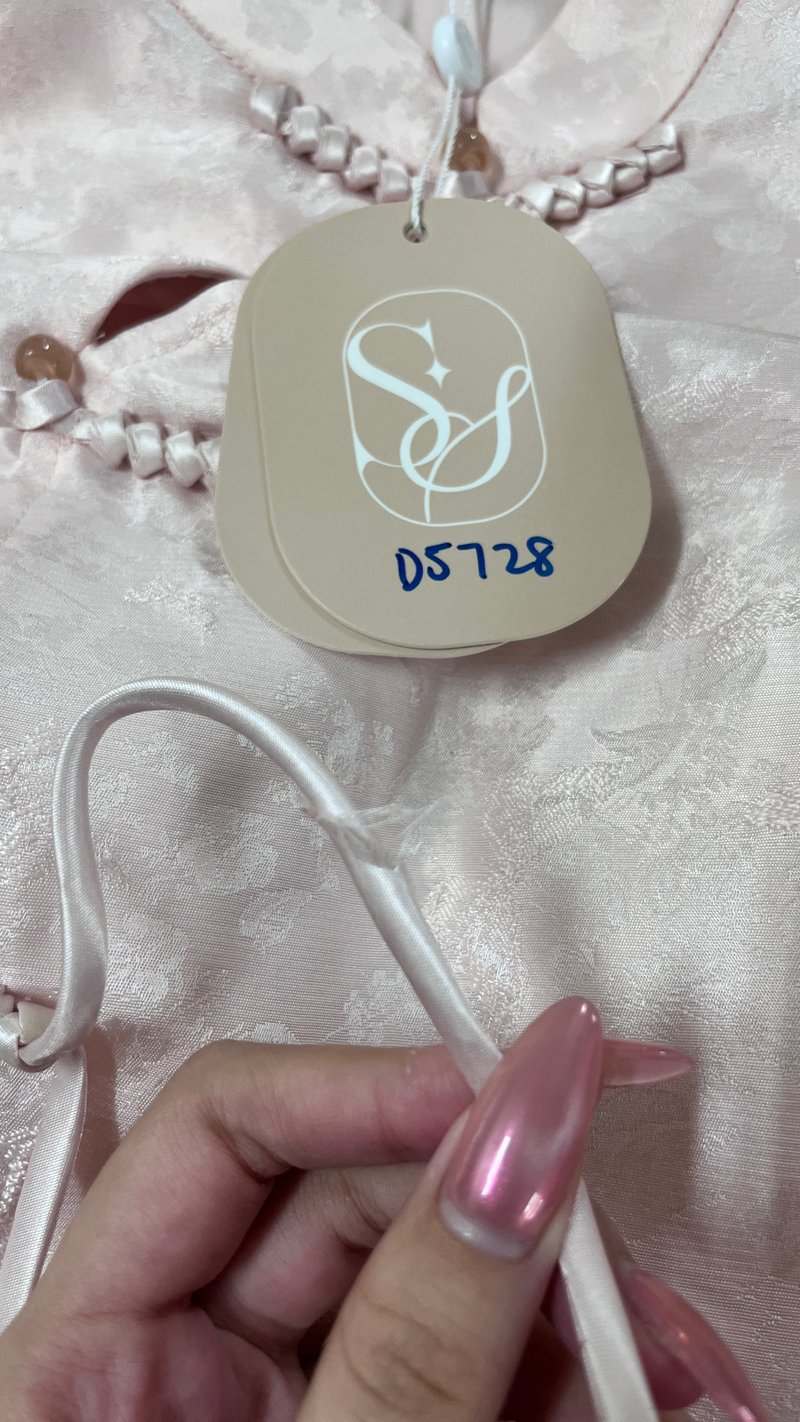 DEFECT | Oriental Women Cheongsam Top in Pink in S