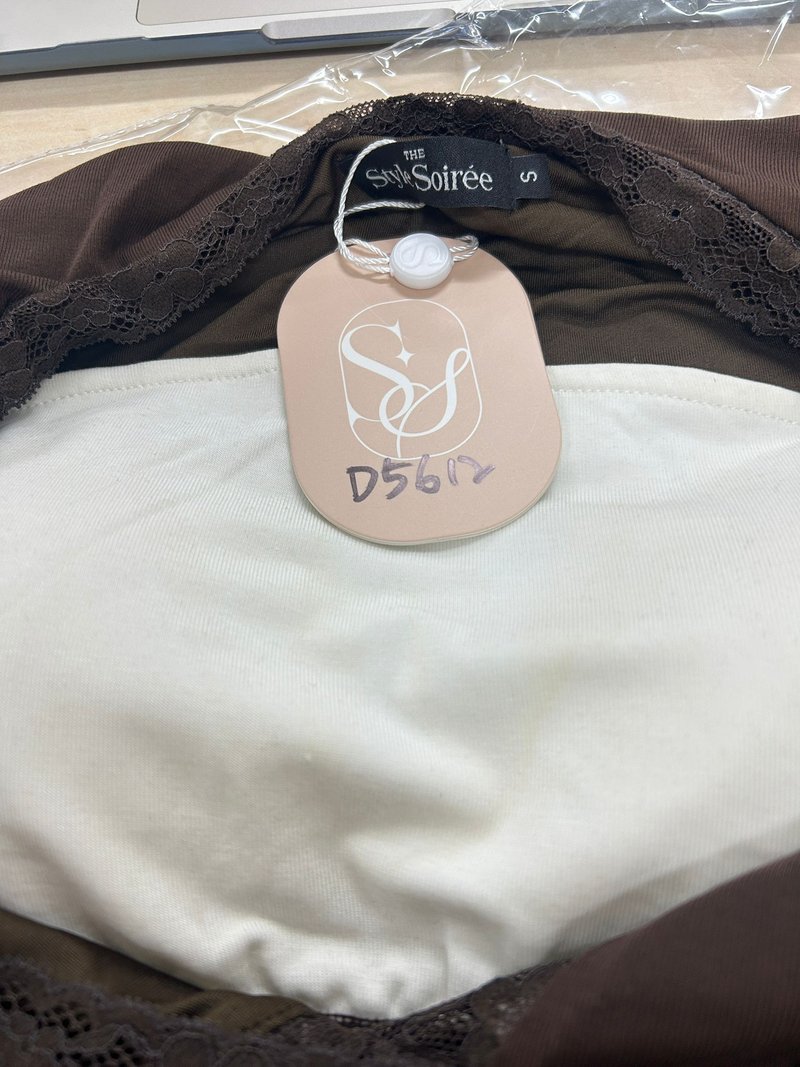 DEFECT | Lilah Lace Trim Layered Sleeved Top in Dark Brown x White in S