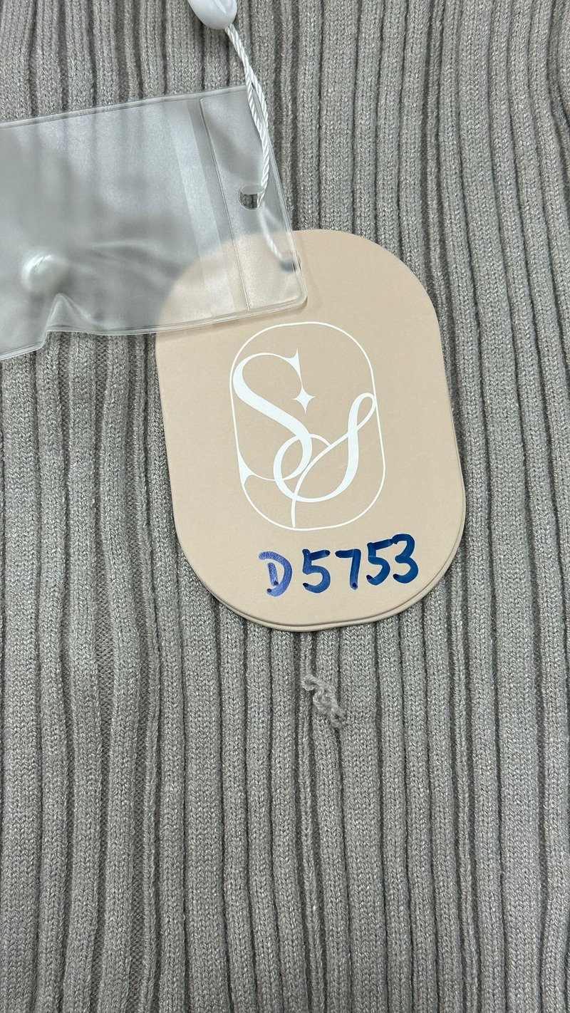 DEFECT | Briella Button Up Knit Cardigan in Grey in L