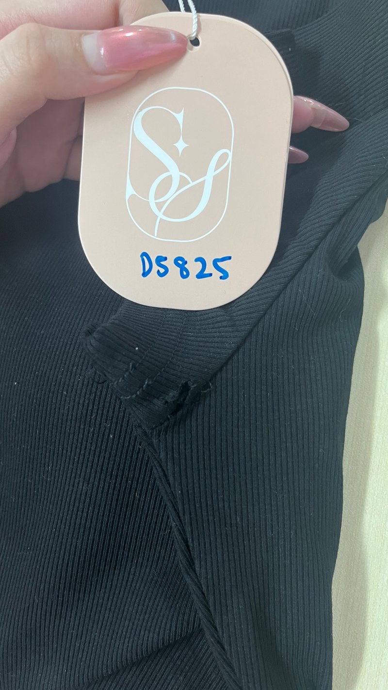 DEFECT | Brena Baby Tee in Black in XL