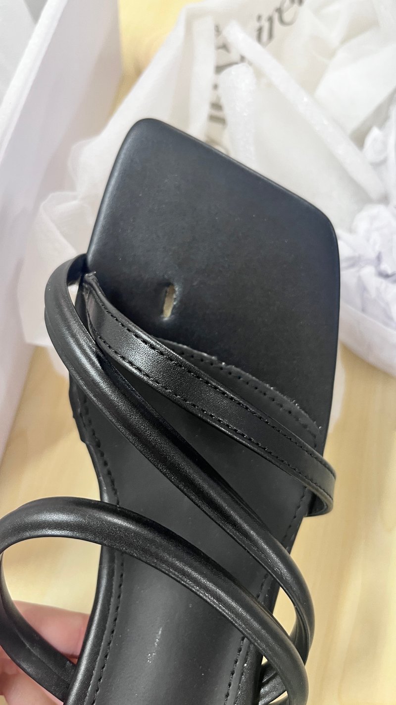 DEFECT | Daphy Diagonal Low Heels in Black in 40