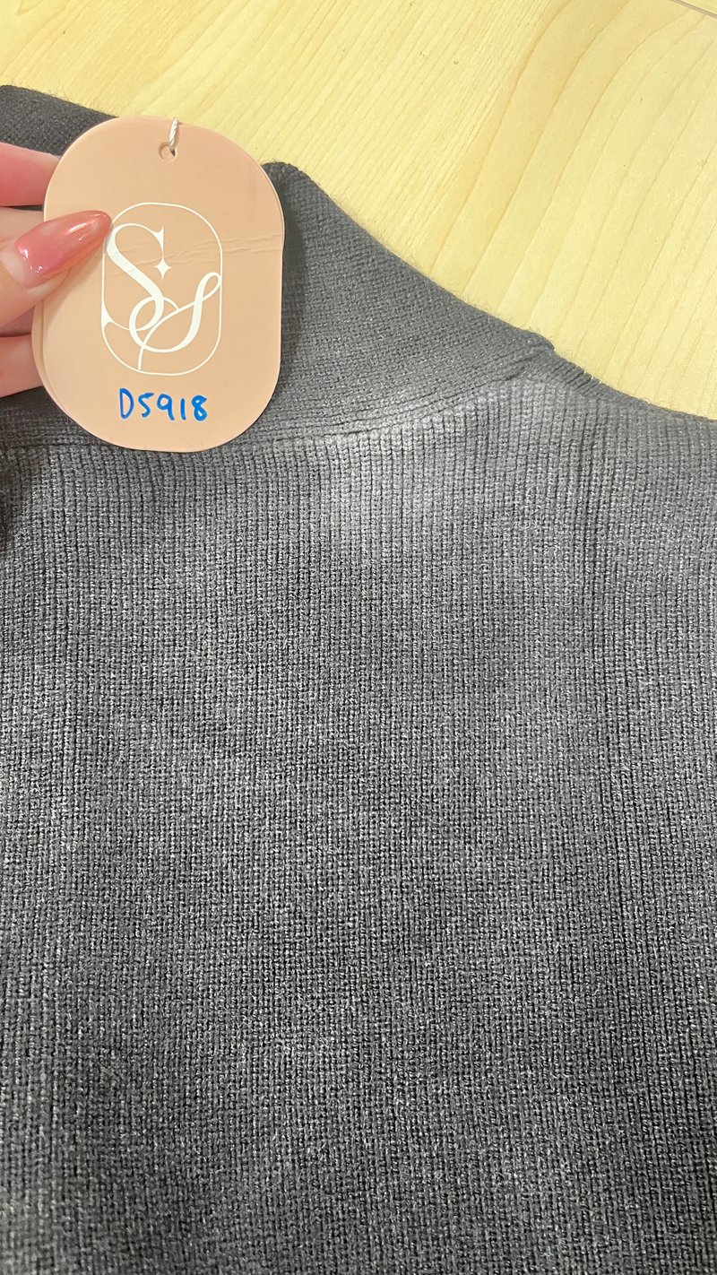 DEFECT | Odella Oversized Sweater Top in Black in M