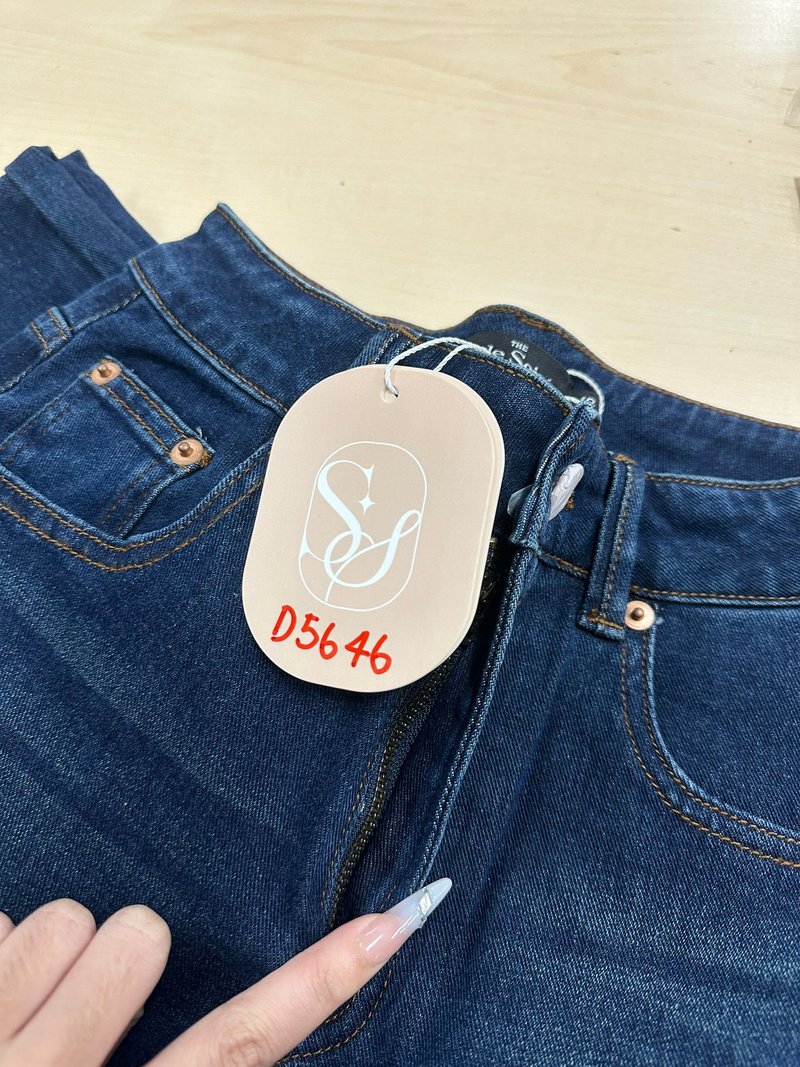 DEFECT | Sam Straight Cut Cuffed Hem Denim Jeans in Very Dark Wash in XS