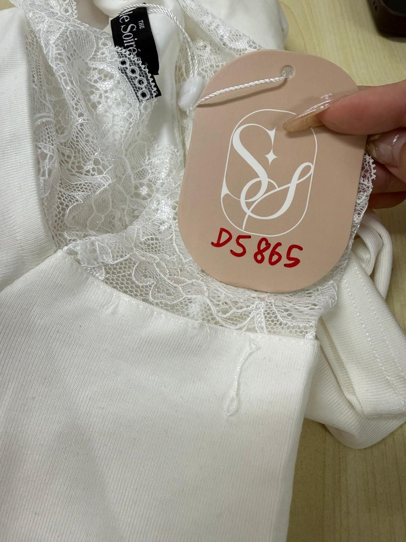 DEFECT | Leora Lace Offshoulder Top in White in S