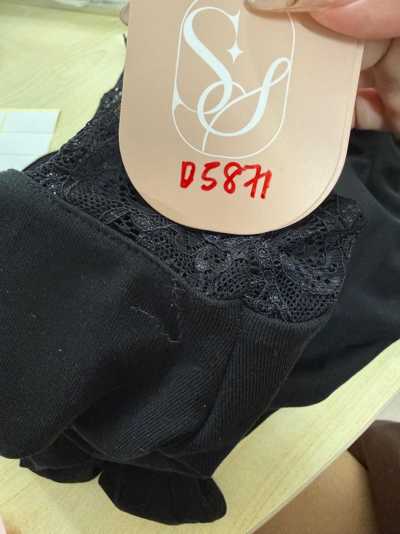 DEFECT | Leora Lace Offshoulder Top in Black in M