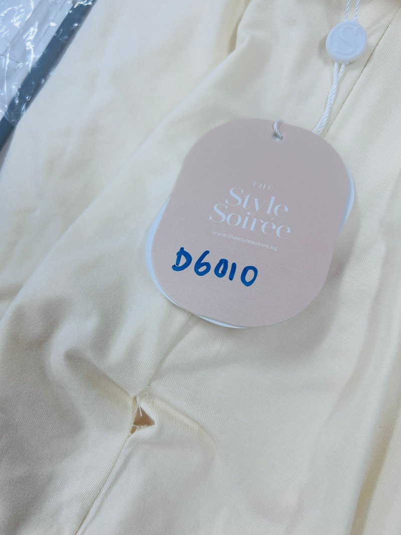 DEFECT| Calina Cross Back Maxi Dress in Pale Yellow in S