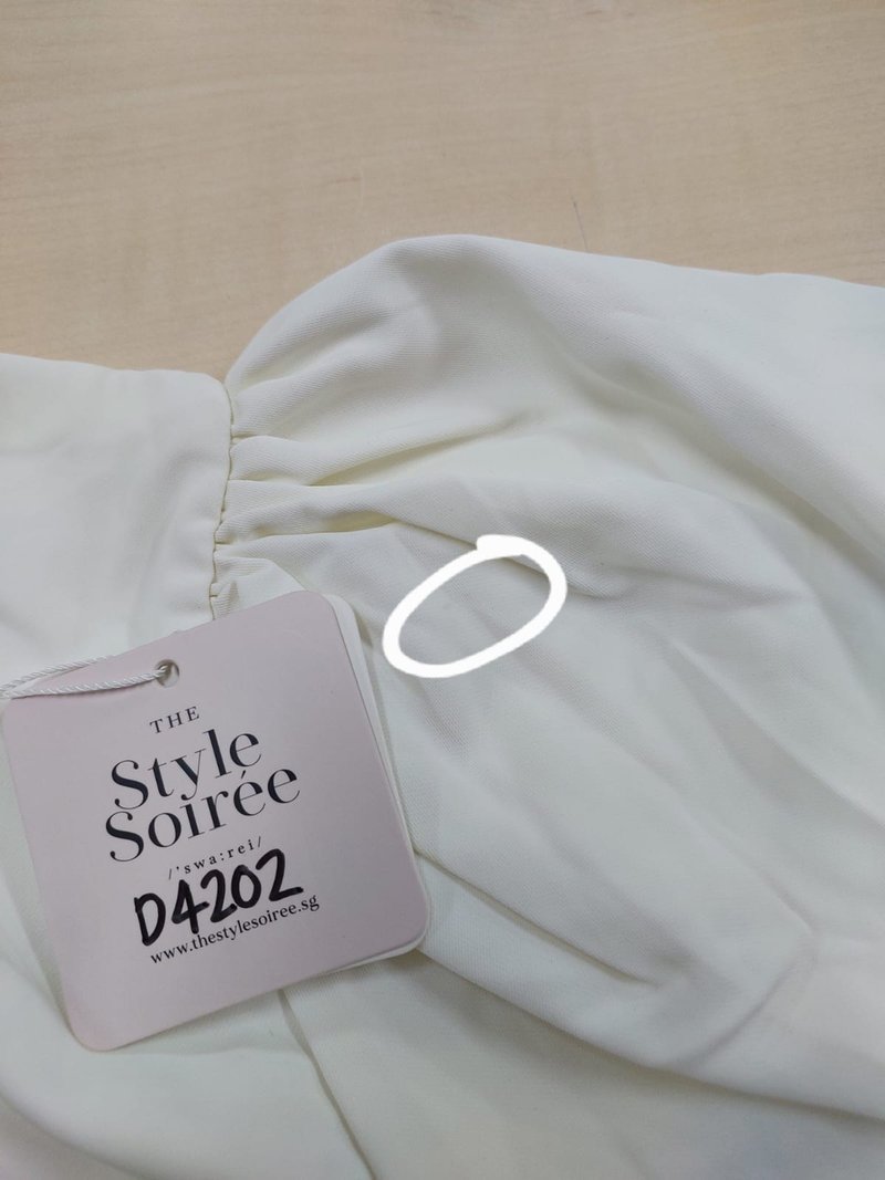 DEFECT | Peydra Puffy Sleeve Top in White in M