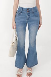 Dae Double Button Highwaisted Jeans in Light Blue Wash