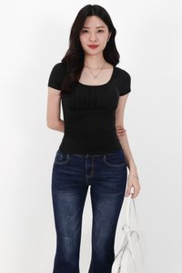 Seorin Sleeved Ruched Top in Black