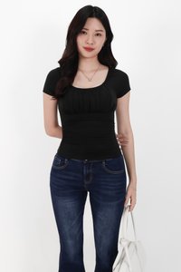 Seorin Sleeved Ruched Top in Black