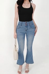Dae Double Button Highwaisted Jeans in Light Blue Wash