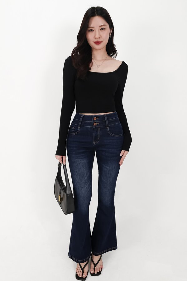 Dae Double Button Highwaisted Jeans in Very Dark Wash