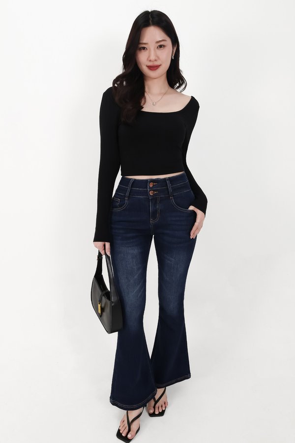 Dae Double Button Highwaisted Jeans in Very Dark Wash