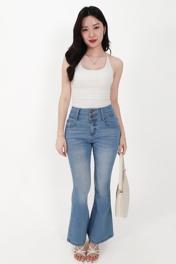 Dae Double Button Highwaisted Jeans in Light Blue Wash