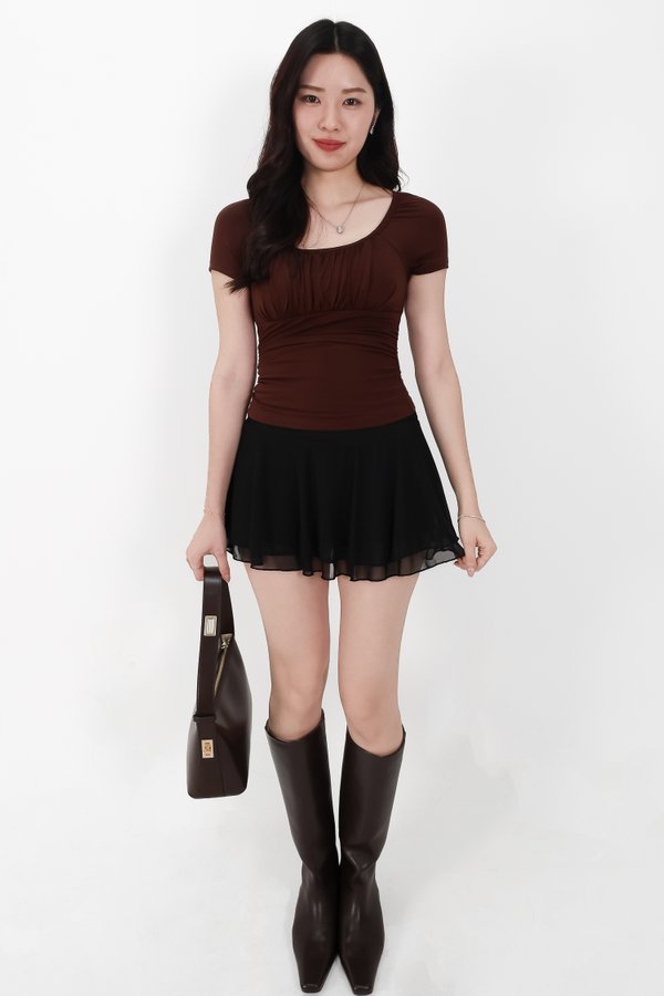 Seorin Sleeved Ruched Top in Dark Brown
