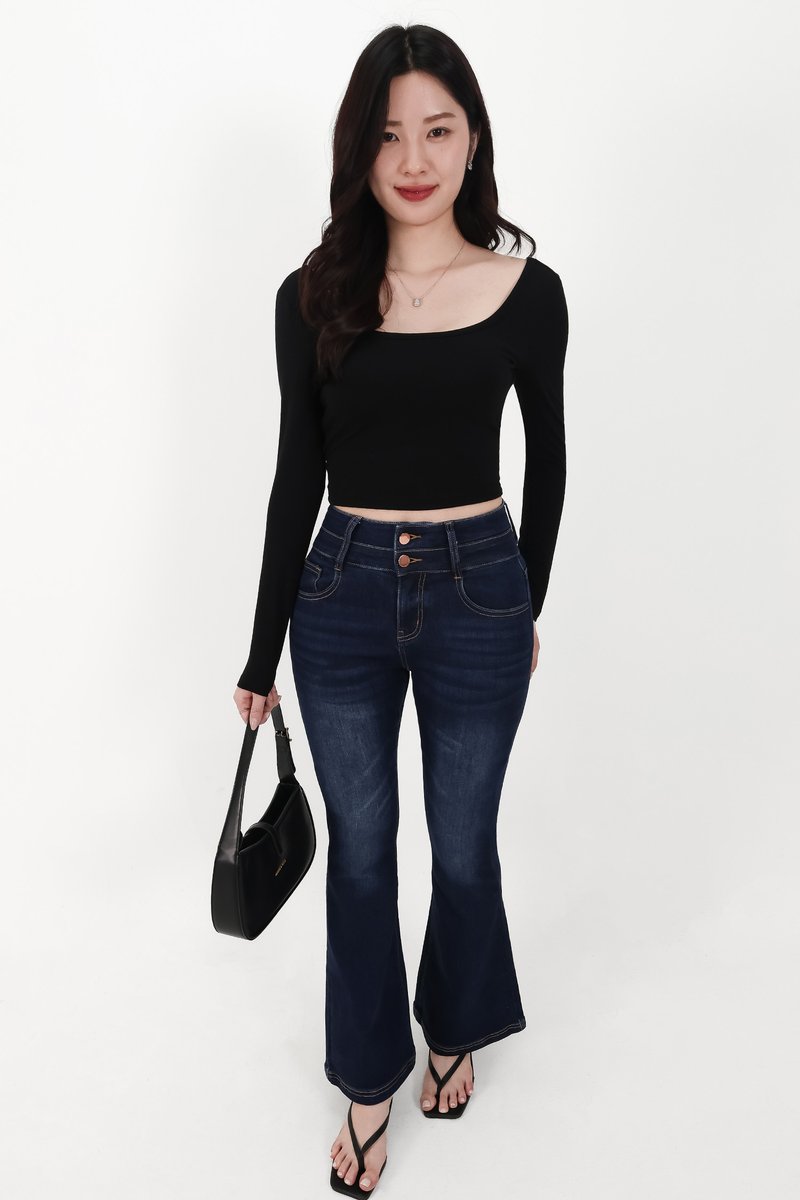 Dae Double Button Highwaisted Jeans in Very Dark Wash