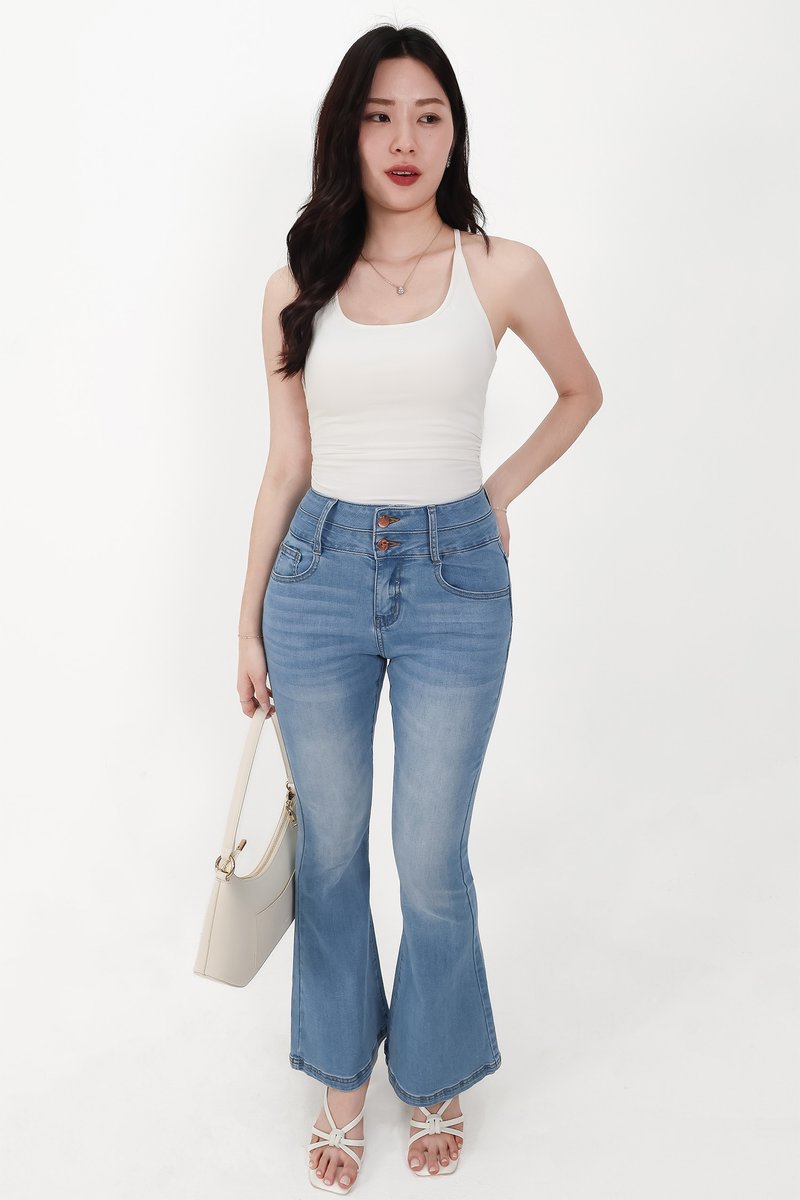 Dae Double Button Highwaisted Jeans in Light Blue Wash
