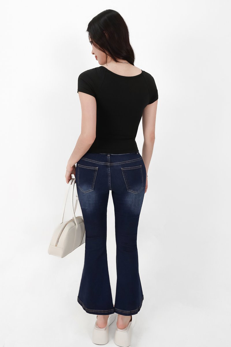 Dae Double Button Highwaisted Jeans in Very Dark Wash