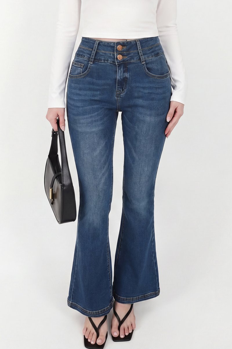 Dae Double Button Highwaisted Jeans in Dark Wash