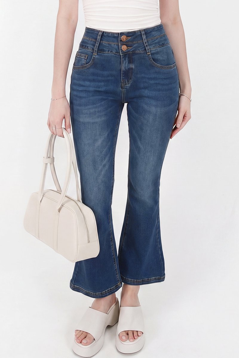 Dae Double Button Highwaisted Jeans in Dark Wash