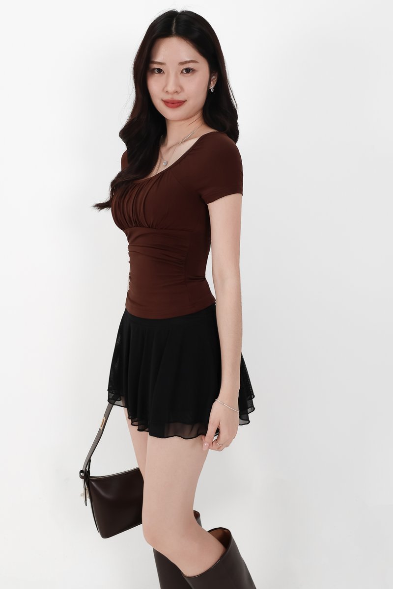 Seorin Sleeved Ruched Top in Dark Brown