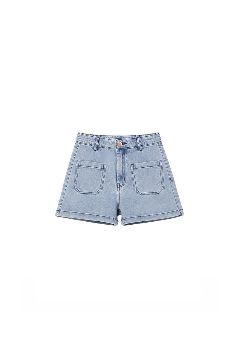 SALES EXCLUSIVE | Darin Double Pocket Denim Shorts in Light Wash ( Runs Smaller )