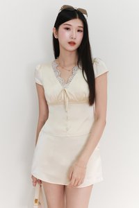 EVENT EXCLUSIVE | Serryn Satin Sleeved Co-ord Top in Light Champagne