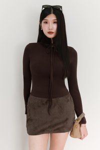 Hudsie High Neck Sleeved Top in Dark Brown