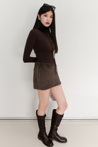 Hudsie High Neck Sleeved Top in Dark Brown