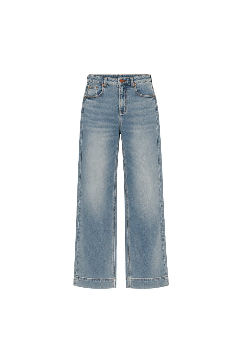 EVENT EXCLUSIVE | Sam Straight Cut Cuffed Hem Denim Jeans in Vintage Wash
