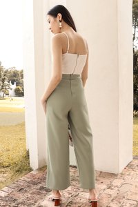 DEFECT638 | Elevate Highwaist Pants V2 in Sage in M DEFECT638 | Elevate Highwaist Pants V2 in Sage in M