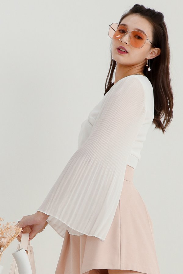 DEFECT | Peyrine Pleated Sleeved Top in White in M