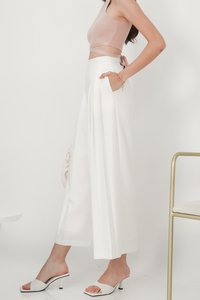 DEFECT | Pearlie Pleated Pants in White in XS  DEFECT | Pearlie Pleated Pants in White in XS